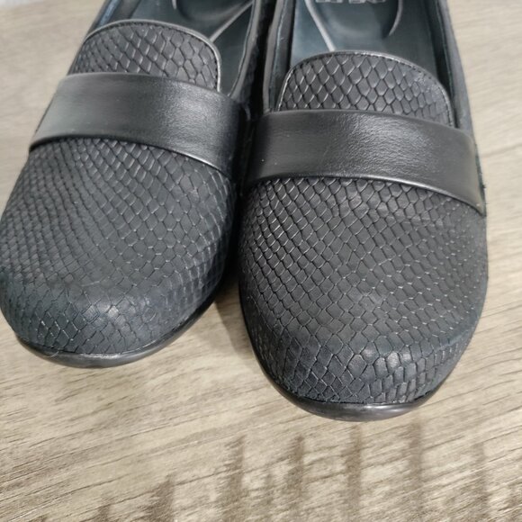 Dansko Oksana Leather Snakeskin Embossed Size 38 US 8 Black Shoes Loafer - Picture 7 of 10